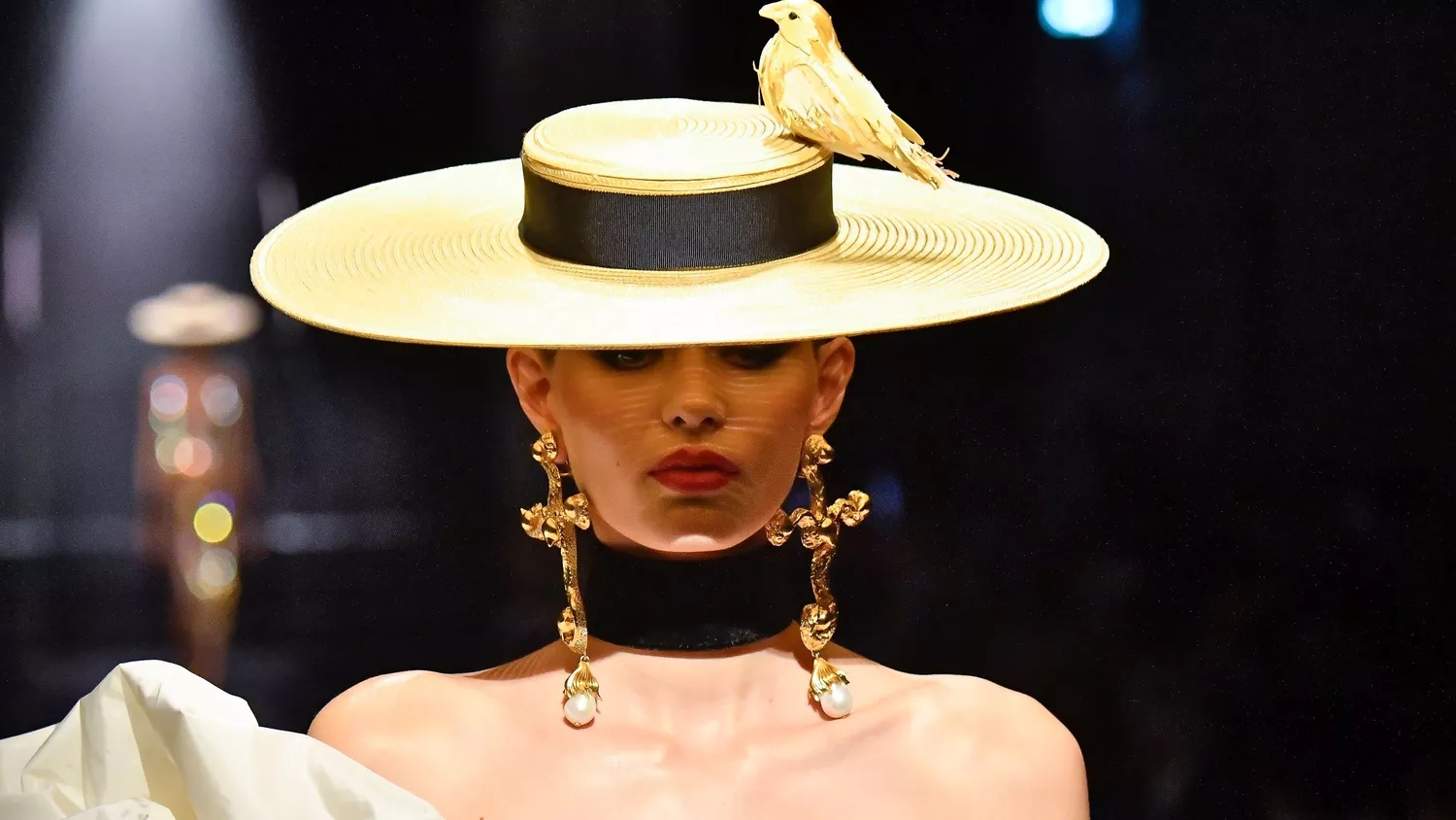 Schiaparelli Recreates Elsa Schiaparelli’s Style for its FW22-23’ HC Collection
